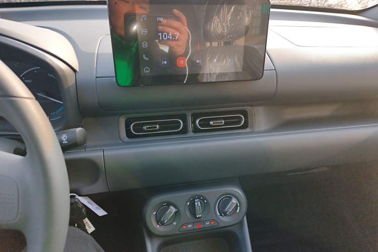 Used Wuling Hongguang New Energy 2025 Extended-Range Hybrid 50 km Standard Version
