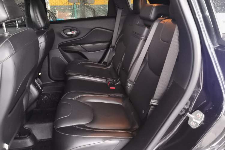 Used  Cherokee 2016 2.4L Superior Edition
