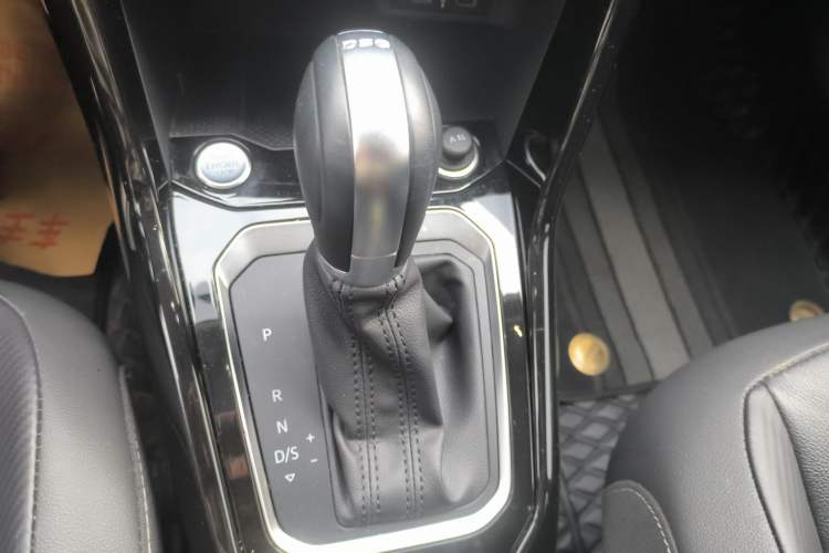 Used Volkswagen T-ROC 2022 280TSI DSG Two-Wheel Drive Elite PLUS
