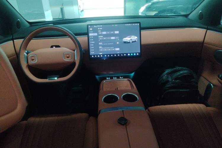 Used  E07 2025 All-Electric 4x4 with 90 kWh Max Intelligent Driving Version
