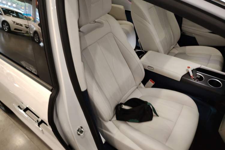 Used Buick GL8 New Energy 2024 Lu Zun Luxury Edition 7-Seater
