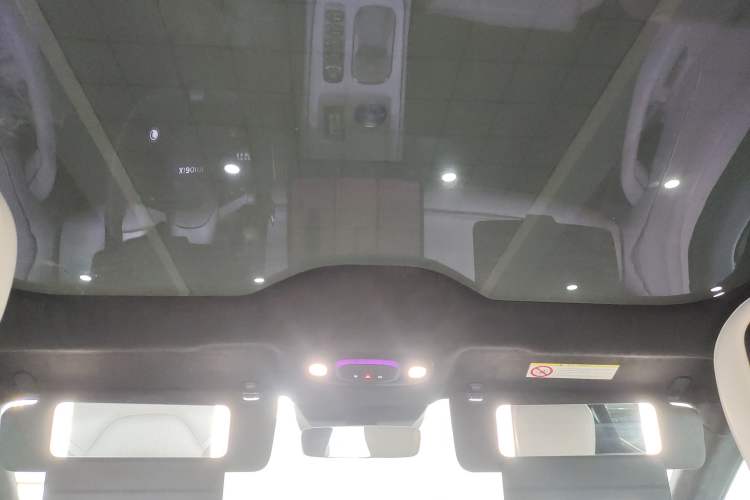 Used Xiaomi Auto SU7 2024 Four-Wheel Drive Ultra-Long Range Advanced Intelligent Driving Max Edition