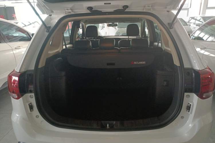 Used Mitsubishi Outlander 2020 2.0L Two-Wheel Drive Comfort Edition 5 Seats
