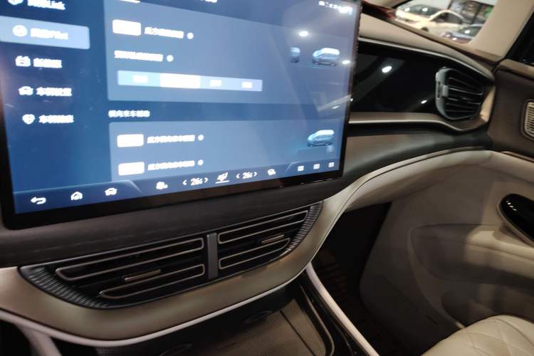 Used Denza D9 2022 DM-i 970 Four-Wheel Drive Prestige Model
