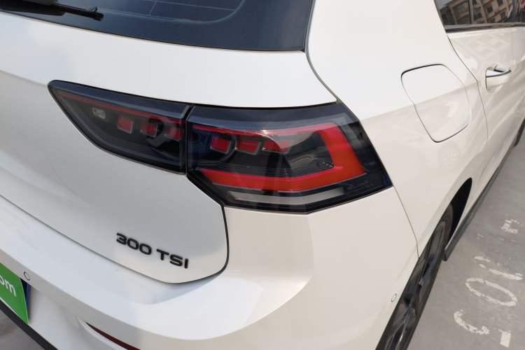 Used Volkswagen Golf 2025 300TSI R-Line
