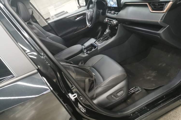 Used Toyota Wildlander 2024 2.0L CVT 4x4 Luxury PLUS Edition