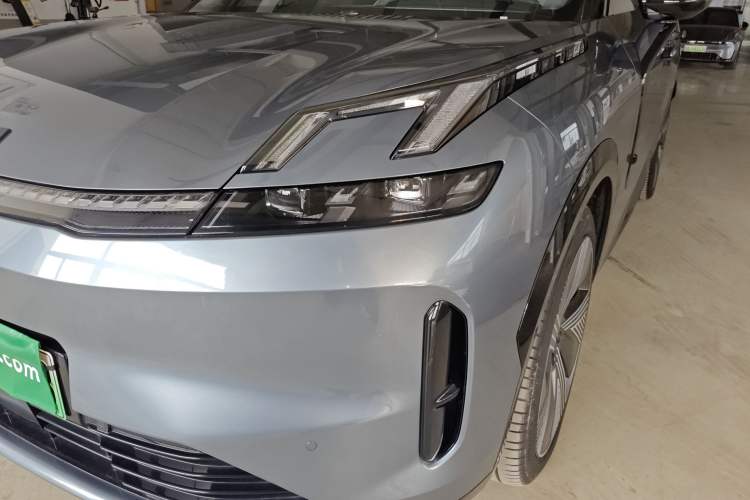 Used Lynk & Co 08 EM-P 2025 220 km All-Wheel-Drive Performance Halo
