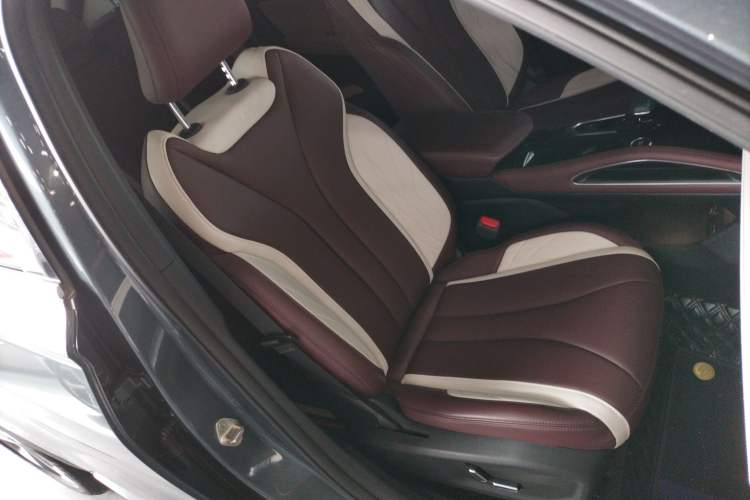 Used Geely Auto Monjaro L 2024 2.0TD High-Power Automatic Two-Wheel Drive Yunqi Version
