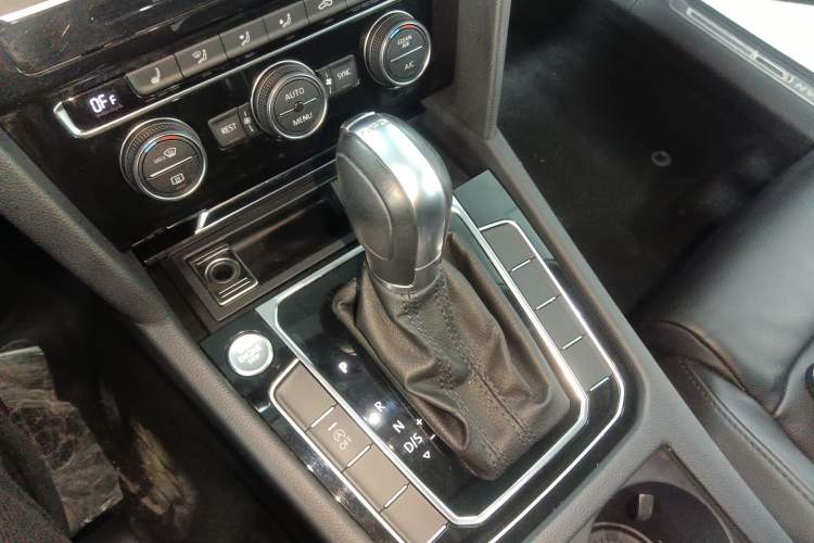 Used Volkswagen Magotan 2018 Facelift 330TSI DSG Luxury Model
