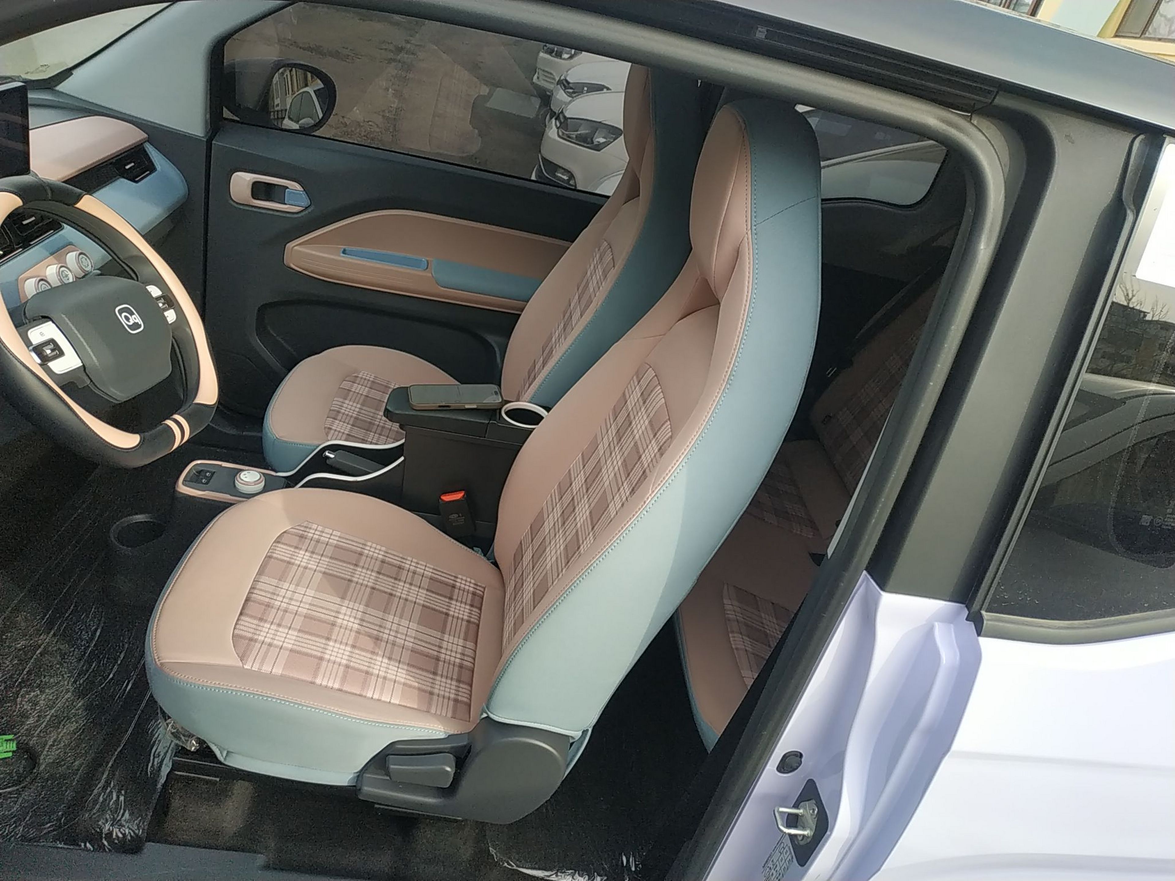 Переднее сиденье в автомобиле