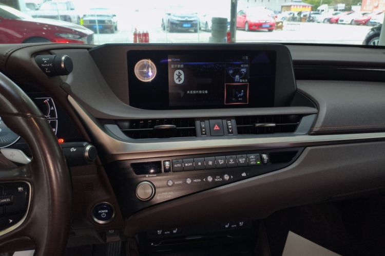 Used Lexus ES 2020 300h Deluxe Edition
