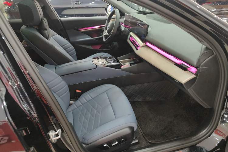 Used BMW 5 Series 2024 530Li Luxury Package Premium Edition
