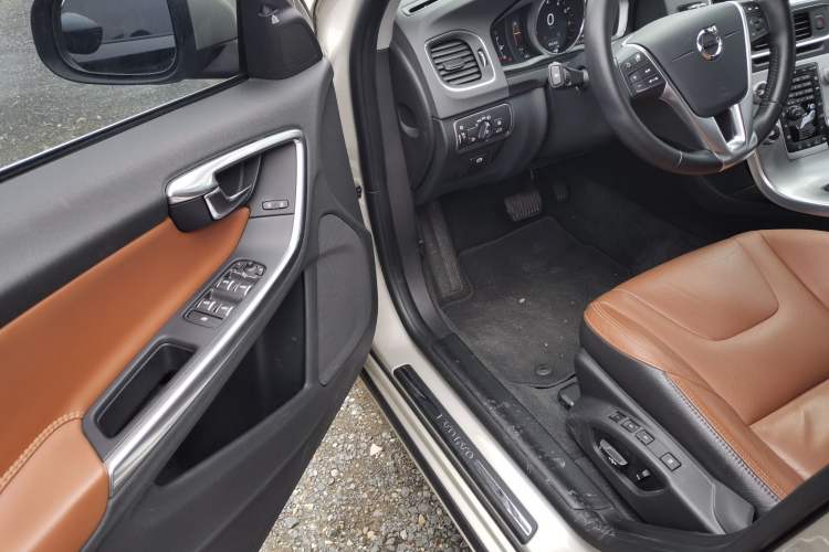 Used Volvo S60 2018 S60L T5 Intelligent Drive Progressive Edition
