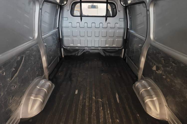 Used Wuling Zhiguang 2023 1.5L Utility Version with Enclosed Windows 2 Seats