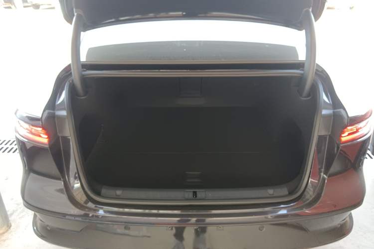 Used VOYAH PASSION 2024 PHEV Four-Wheel Drive Ultra-Long Range Flagship Model
