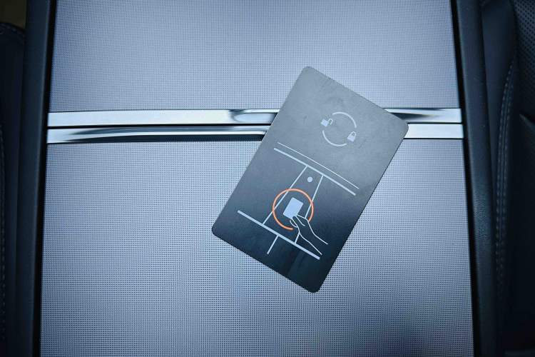 Used Tesla Model Y 2025 Long-Range All-Wheel-Drive Version