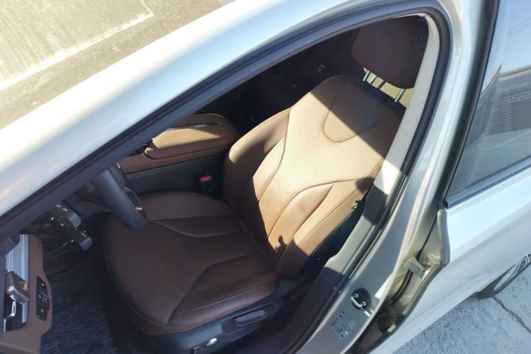 Used Hongqi E-QM5 2024 610 km PLUS