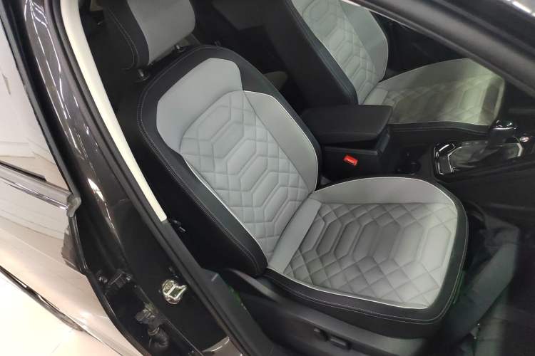 Used Volkswagen Tayron 2025 Facelifted Model, Popular Version, 330TSI
