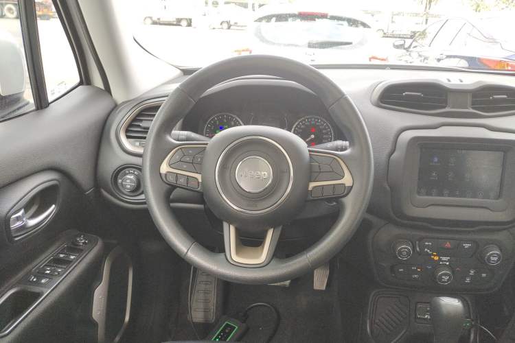 Used  Renegade 2018 Connected Large Screen Version 180T Automatic High-Energy Edition