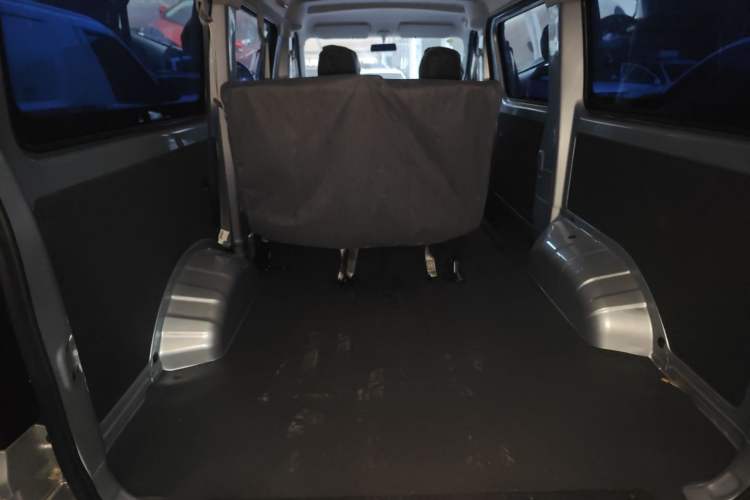 Used Chana Ruixing EM80 2025 Passenger Version Comfort Model 6 Seats 260 km Twin-Door Design 60 kW