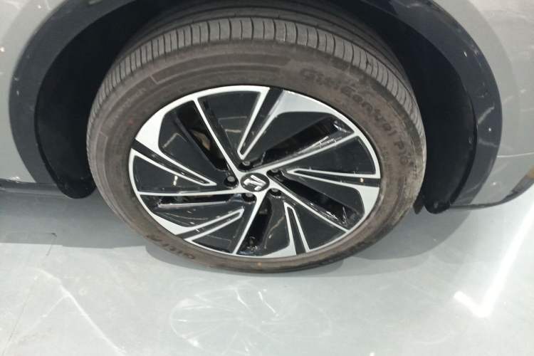 Used  R7 2025 Advanced Edition
