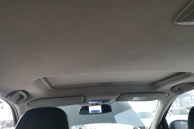 Used Mitsubishi Outlander 2018 2.0L Two-Wheel-Drive Jiale Edition 7-Seater
