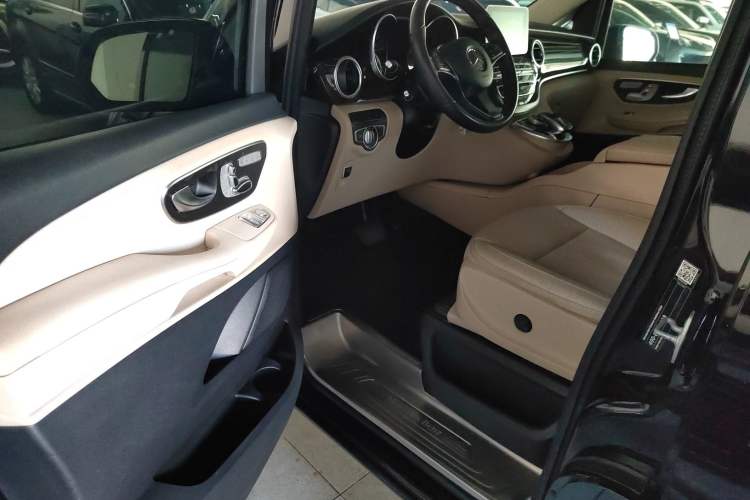 Used Mercedes-Benz V-Class 2018 V 260 Avantgarde Edition China V
