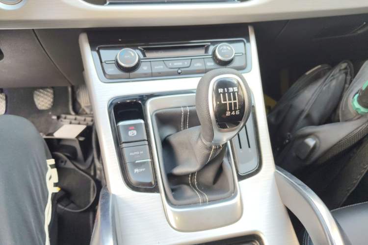 Used Geely Auto Emgrand X7 Sport 2018 2.0L Manual Two-Wheel Drive Zhiya Version
