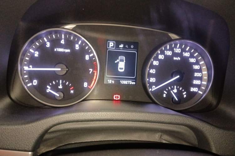 Used Hyundai Elantra 2016 1.6L Automatic ZhiXuan · Luxury Version
