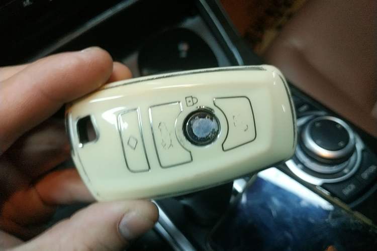 Used BMW 5 Series 2014 525Li Leading Model
