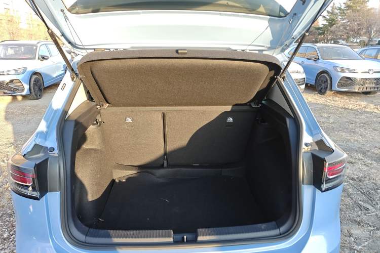 Used Volkswagen Tharu 2025 NewRui 300TSI Prestige Edition
