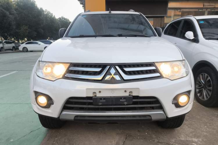 Used Mitsubishi Pajero Sport 2013 2.4L Manual Two-Wheel Drive Comfort Edition
