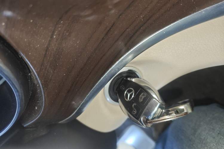 Used Mercedes-Benz V-Class 2020 V 260 Avantgarde Edition
