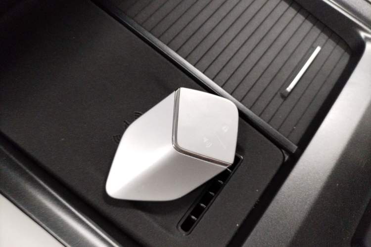 Used  G318 2024 Two-Wheel Drive Air Suspension Version
