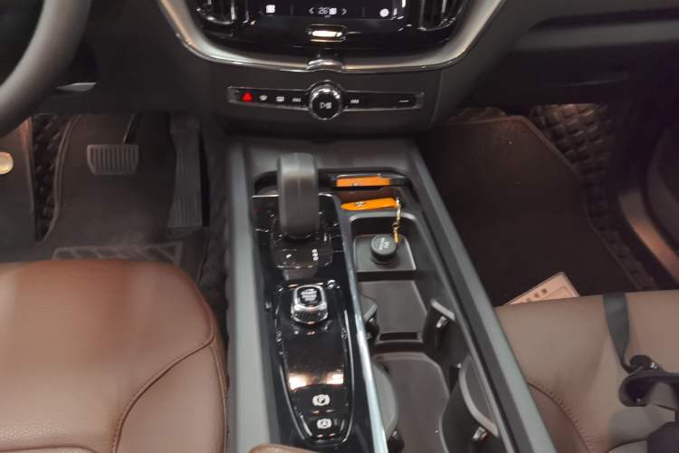 Used Volvo XC60 2022 B5 4x4 Zhiyi Luxury Edition
