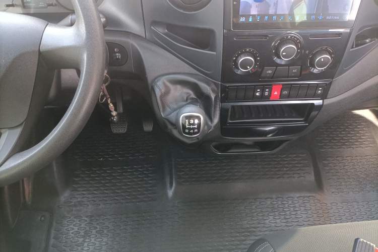 Used Iveco Eurocargo 2021 2.0T Manual Super-Rui Short Wheelbase High-Roof Side-Sliding Door F1A
