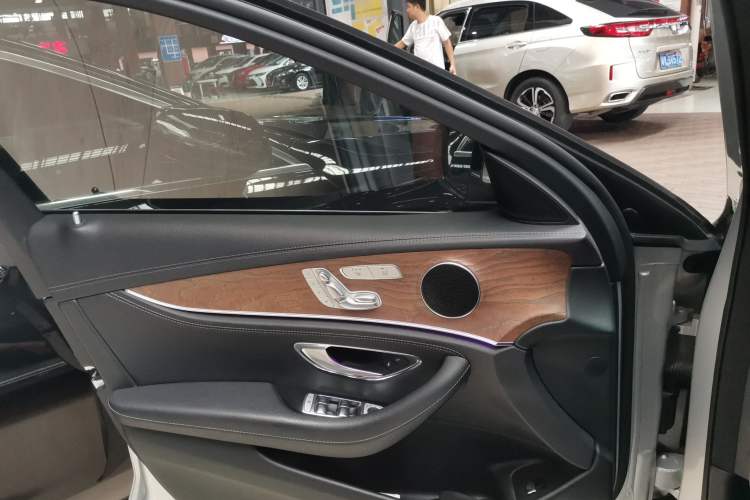 Used Mercedes-Benz E-Class 2016 E 300 L Stylish Model
