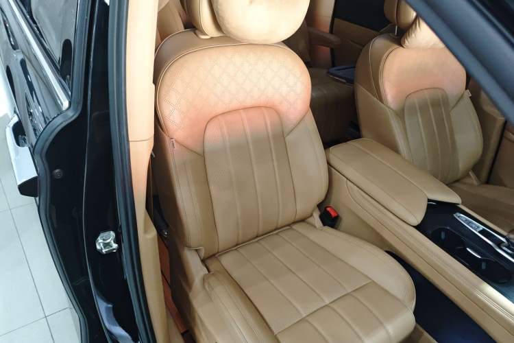 Used VOYAH Dream 2024 PHEV Extended-Range Premium Edition
