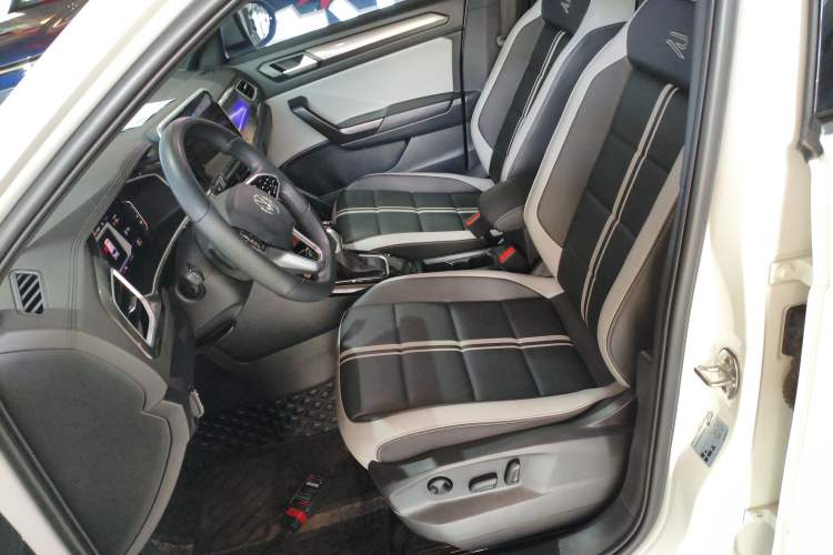 Used Volkswagen T-ROC 2023 300TSI DSG Two-Wheel-Drive Chen Guang Edition
