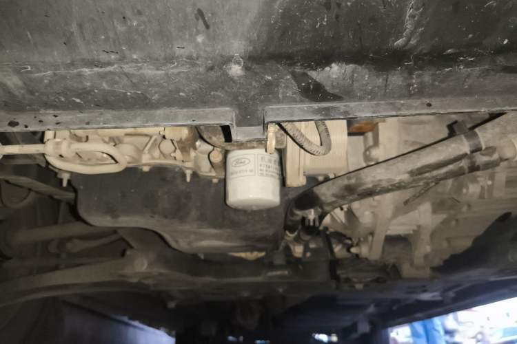 Used Ford Transit 2020 2.0T Diesel Multi-Function Commercial Vehicle Mid-Chassis Low-Roof Design with Dual Rear Doors Meeting China VI Emission Standards
