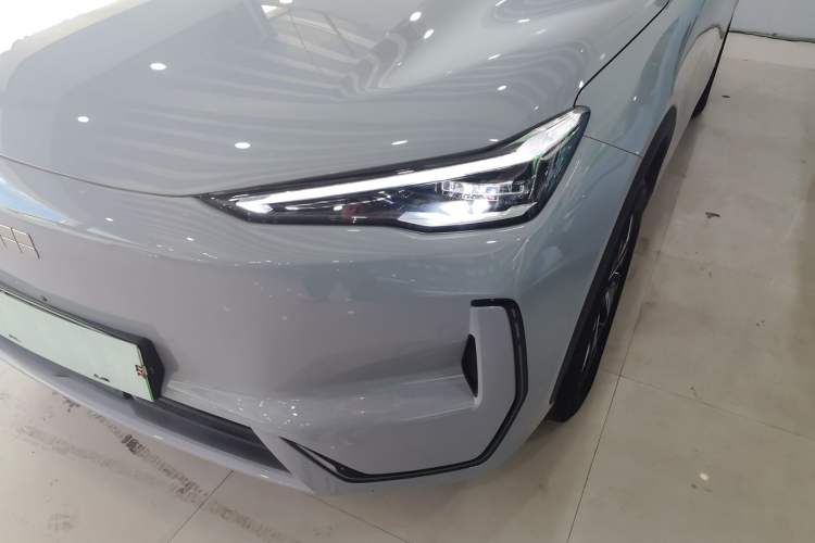 Used  E5 2024 440km Launch Edition
