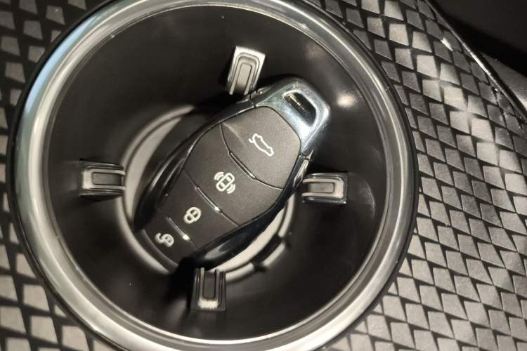 Used Hongqi HS3 PHEV 2025 Model 125km Jingwei PLUS 2 Millionth Anniversary Edition