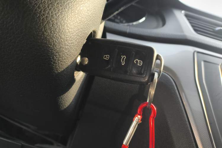 Used Volkswagen Lavida 2015 1.6L Manual Comfort Edition
