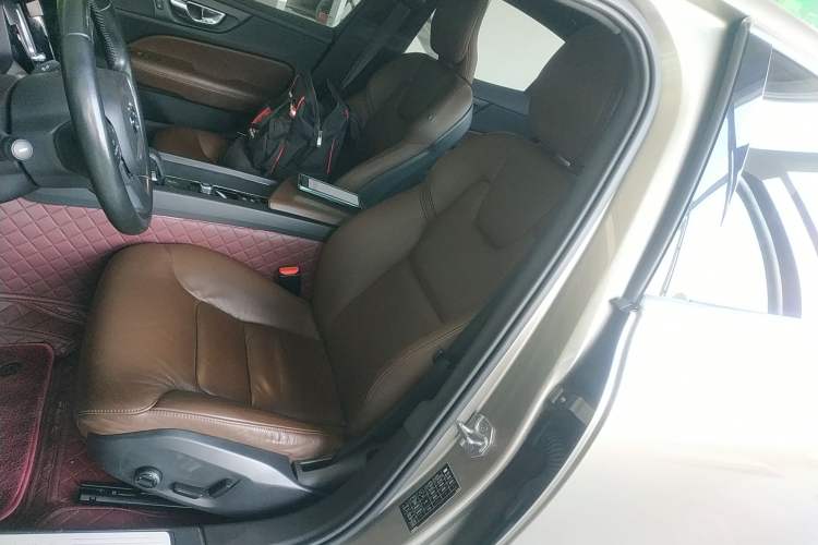 Used Volvo S60 2022 B4 Zhiyi Luxury Edition