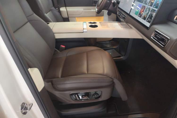 Used Li Auto MEGA 2024 Ultra Model
