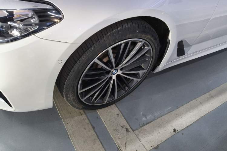 Used BMW 5 Series 2019 Facelifted 530Li Leading Edition M Sport Package
