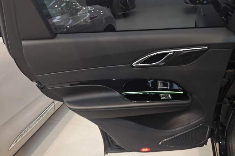 Used Hongqi HS3 2023 1.5T Two-Wheel Drive Shanwei Edition
