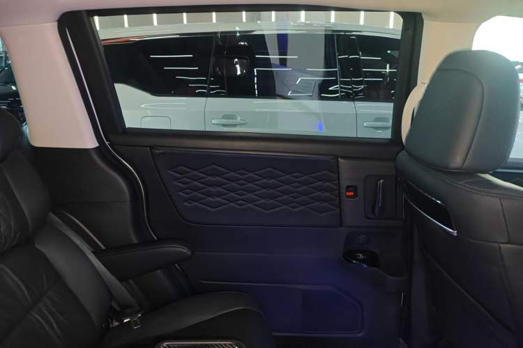 Used Honda Elysion 2024 2.0L eHEV Luxury Edition
