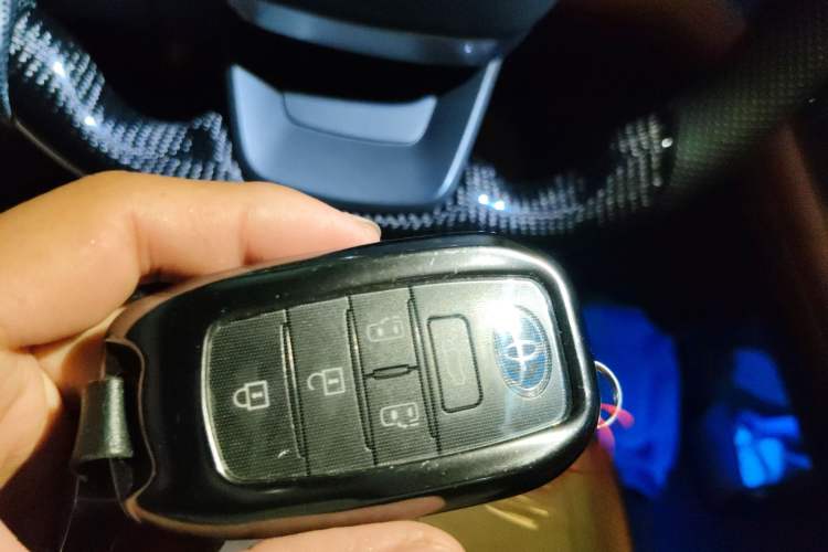 Used Toyota Sienna 2023 2.5L Hybrid Platinum Edition
