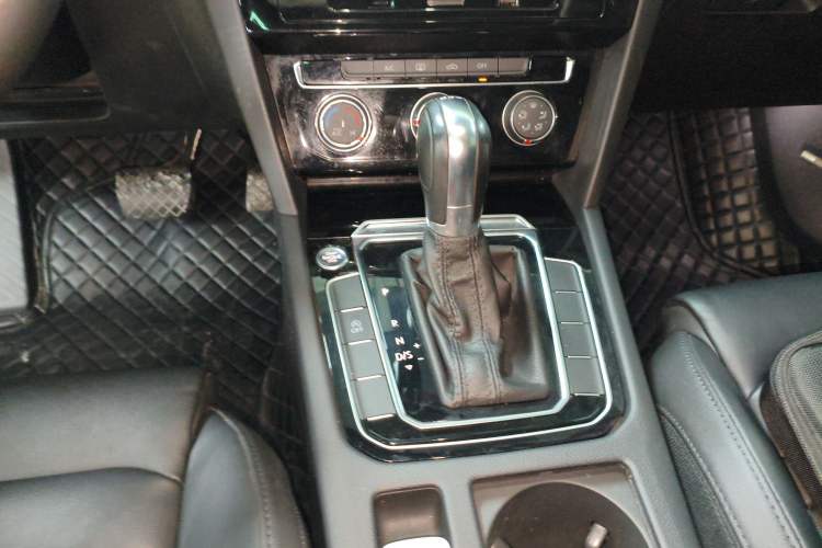 Used Volkswagen Magotan 2019 330TSI DSG Leading Model China VI Standard
